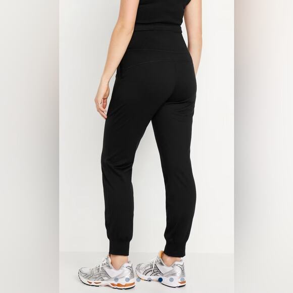Extra High-Waisted CloudComfy Joggers - Picture 4 of 6